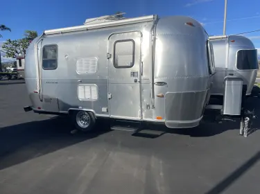 2004 Airstream Safari Travel trailer rental in Ventura, CA