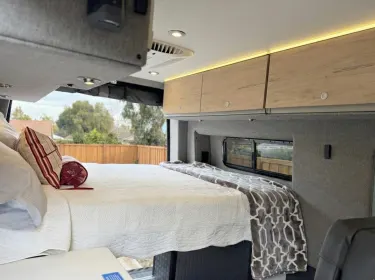 2025 Mercedes Sprinter Motorhome Campervan RV Camper van rental in Tracy, CA