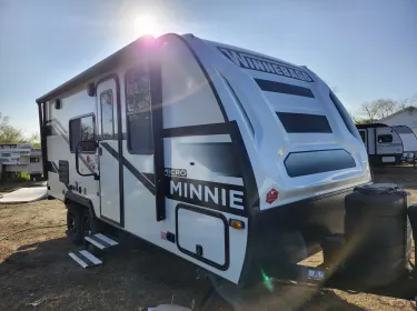 2025 Winnebago Minnie Winnie Travel trailer rental in San Antonio, TX
