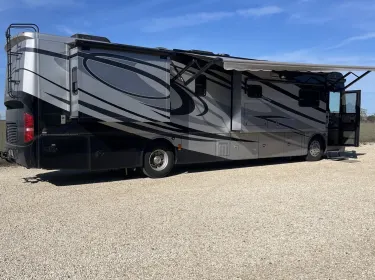 2011 Phaeton Phaeton Motorhome Class A rental in Georgetown, TX