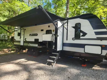 2021 Crossroads RV Zinger Travel trailer rental in Putnam, CT