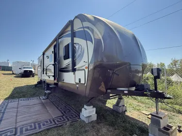 2015 Eagle Premier 314BHDS Travel trailer rental in Eustis, FL