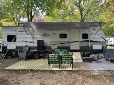 2017 Crossroads RV Z-1 Travel trailer rental in Atwater, OH