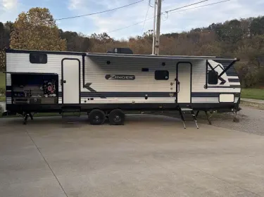 2022 Crossroads RV Zinger Travel trailer rental in New Philadelphia, OH