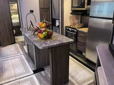 2024 Crossroads RV Zinger Travel trailer rental in Apple Valley, CA