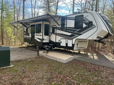 2022 Grand Design Momentum Toy hauler rental in Kingston, TN
