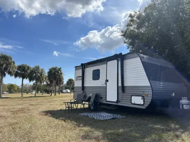 2023 Dutchmen Coleman Lantern LT Travel trailer rental in Pompano Beach, FL