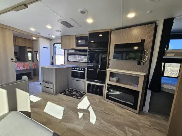 2025 Dutchmen Kodiak Ultimate Travel trailer rental in Citrus Springs, FL