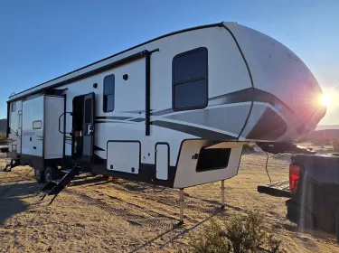 2023 Astoria Astoria Fifth Wheel Fifth-wheel rental in Camp pendleton, CA
