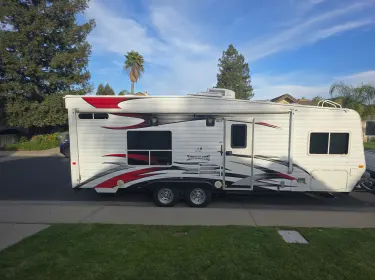 2007 Weekend Warrior Fs2300superlite Toy hauler rental in Riverbank, CA