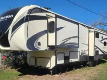 2018 Durango Gold Fifth-wheel rental in New Braunfels, TX