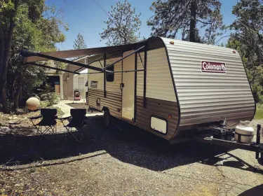 2021 Dutchmen Coleman Lantern Travel trailer rental in Fort McMurray, AB