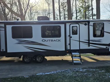 2019 Forest River Rockwood Ultra Lite Travel trailer rental in New Philadelphia, OH