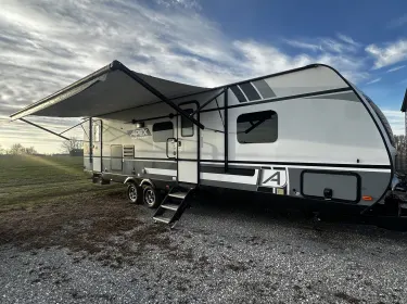 2021 Coachmen Apex Travel trailer rental in La Monte, MO