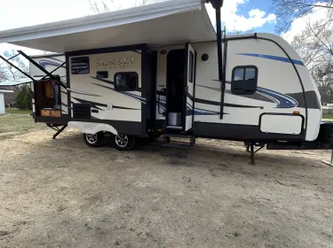 2014 Crossroads RV Sunset Trail Reserve Travel trailer rental in Rockton, IL