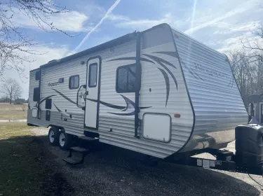 2013 Gulf Stream Kingsport Travel trailer rental in Cayuga, ON