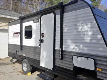 2022 Dutchmen Coleman Lantern LT Travel trailer rental in North Andover, MA