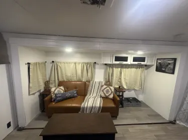 2017 Dutchmen Coleman Lantern Travel trailer rental in Cedar City, UT