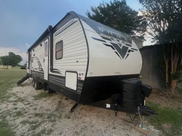 2022 Palomino Puma 28bhss Travel trailer rental in Mart, TX