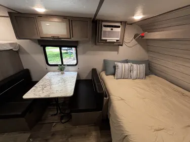 2024 Dutchmen Coleman Lantern LT Travel trailer rental in Crosby, TX