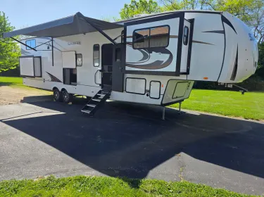 2024 Forest River Sabre Fifth-wheel rental in Dayton, OH