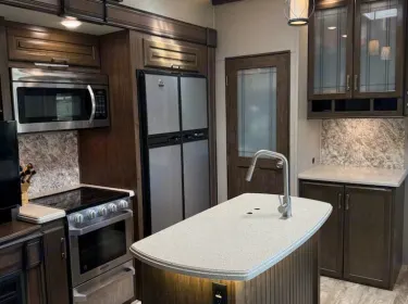 2021 Grand Design Solitude S-Class Fifth-wheel rental in Rapid City, SD