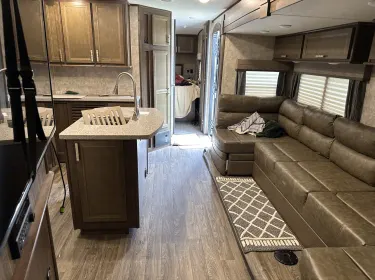 2019 Highland Ridge RV Mesa Ridge Travel trailer rental in Conroe, TX