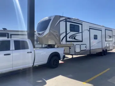 2021 Forest River Wildwood Heritage Glen Elite Fifth-wheel rental in Wichita Falls, TX