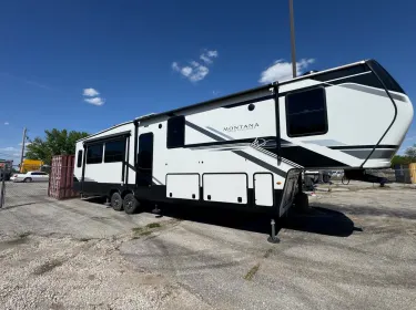 2025 Keystone RV Montana Fifth-wheel rental in Omaha, NE