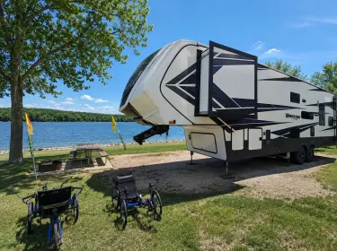 2019 Grand Design Momentum Fifth-wheel rental in Hesston, KS
