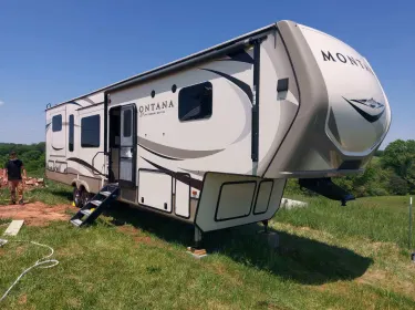 2019 Keystone RV Montana Fifth-wheel rental in Whitwell, TN