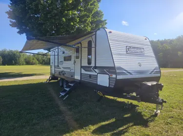 2022 Dutchmen Coleman Lantern LT Travel trailer rental in Erie, MI