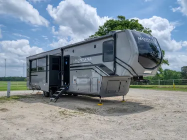 2025 Keystone Montana Fifth-wheel rental in Tyler, TX