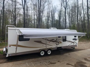 2003 Carriage Cameo SEL Travel trailer rental in Harrison, MI