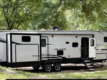 2021 Crossroads RV Volante Fifth-wheel rental in Stratton, NE