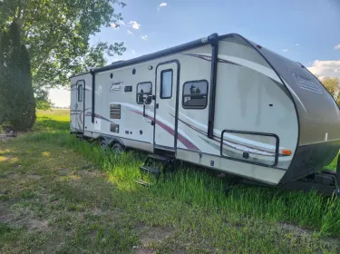 2016 Coleman 2855bh Travel trailer rental in Rigby, ID