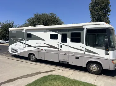 2005 Winnebago Ifg33v Class A rental in Visalia, CA