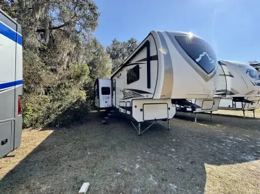 2018 Highland Ridge RV Mesa Ridge Fifth-wheel rental in Lincoln, AL