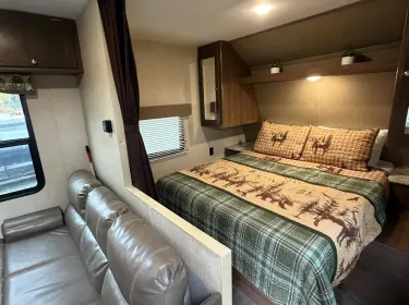 2018 Dutchmen Coleman Lantern Travel trailer rental in Eagle River, AK