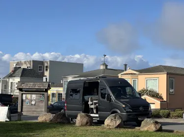 2007 WDYPE745675164126 Mercedes Sprinter Van Class B rental in san francisco, CA