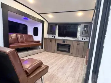 2022 Forest River Sabre Fifth-wheel rental in Duncombe, IA