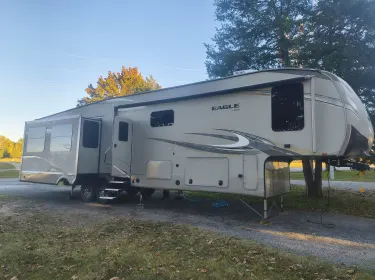 2019 Jayco Eagle Fifth-wheel rental in Mount Vernon, IL