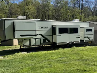 2024 Forest River Wildwood Heritage Glen Fifth-wheel rental in Apollo, PA