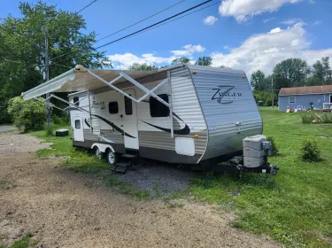 2015 4V0TC2620FJ005216 Crossroads Travel trailer rental in Cicero, NY