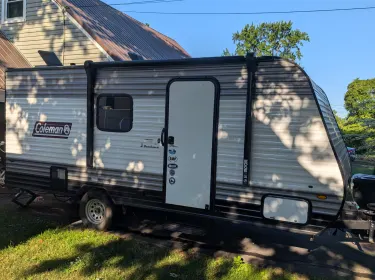 2021 Dutchmen Coleman Lantern LT Travel trailer rental in North Syracuse, NY