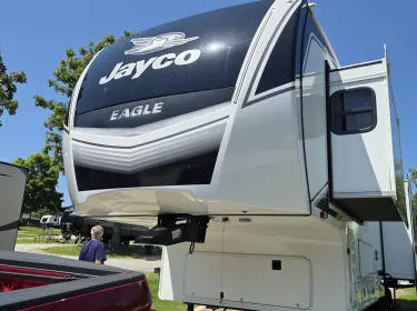 2024 Jayco Eagle Fifth-wheel rental in Reeds Spring, MO