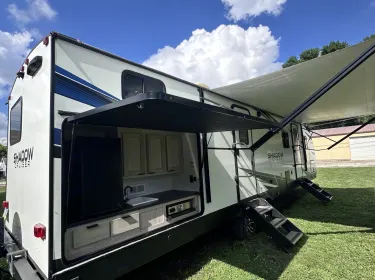 2022 Crossroads RV Shadow Cruiser Travel trailer rental in Manson, IA