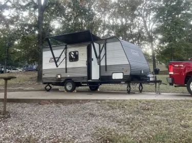 2022 Dutchmen Coleman Lantern LT Travel trailer rental in Broken Arrow, OK