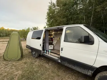 2005 Ford Ford E350 Camper van rental in Winnipeg, MB