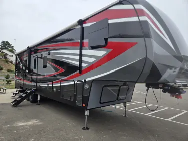 2018 Keystone Fuzion Toy hauler rental in Stayton, OR